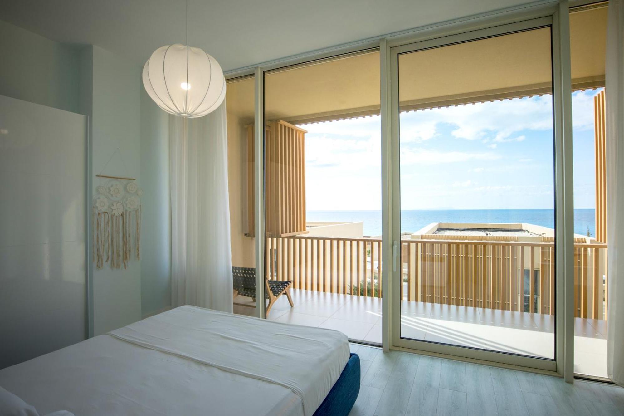 Green Coast Hotel Paljasa Екстериор снимка