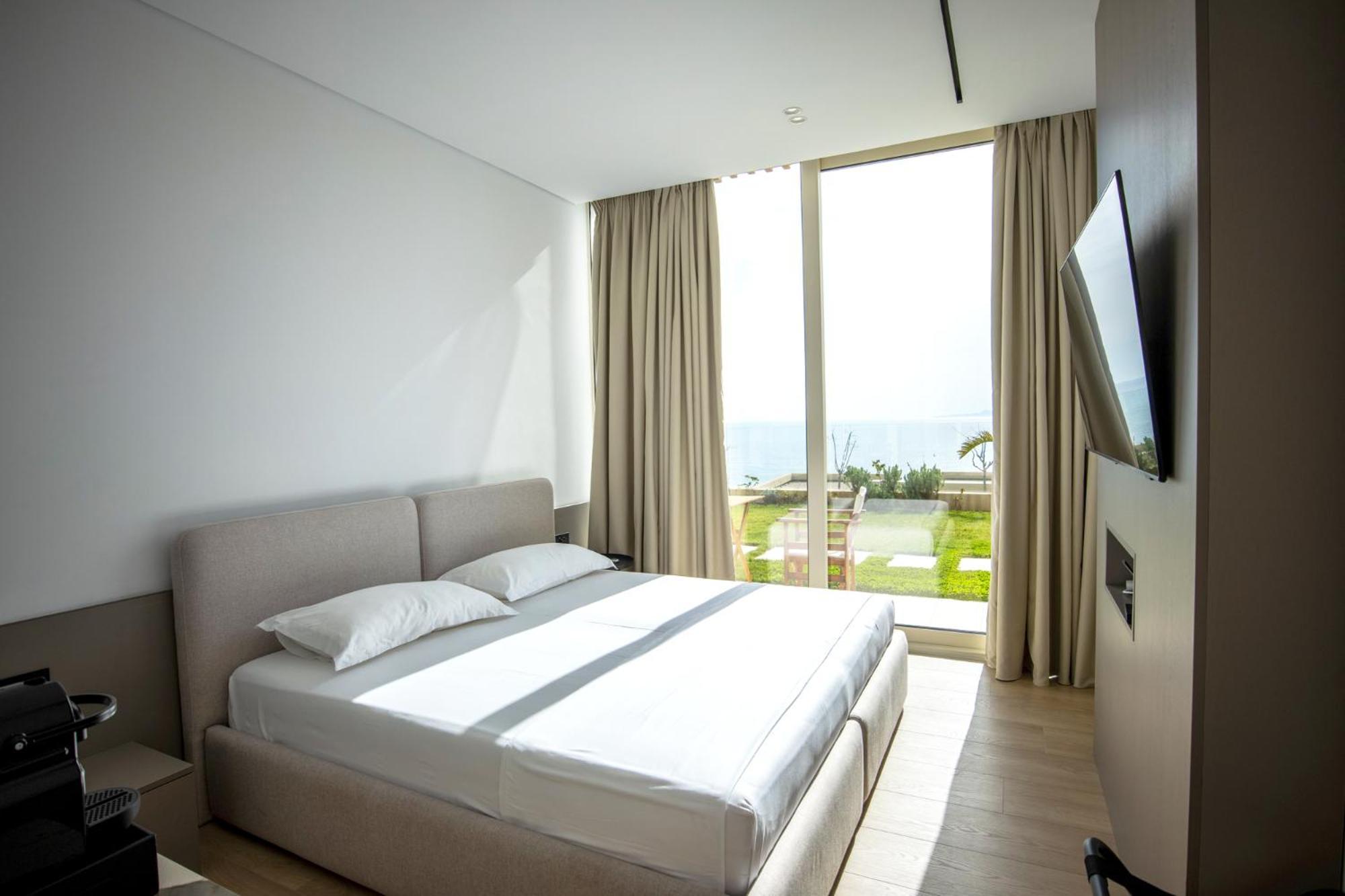 Green Coast Hotel Paljasa Екстериор снимка