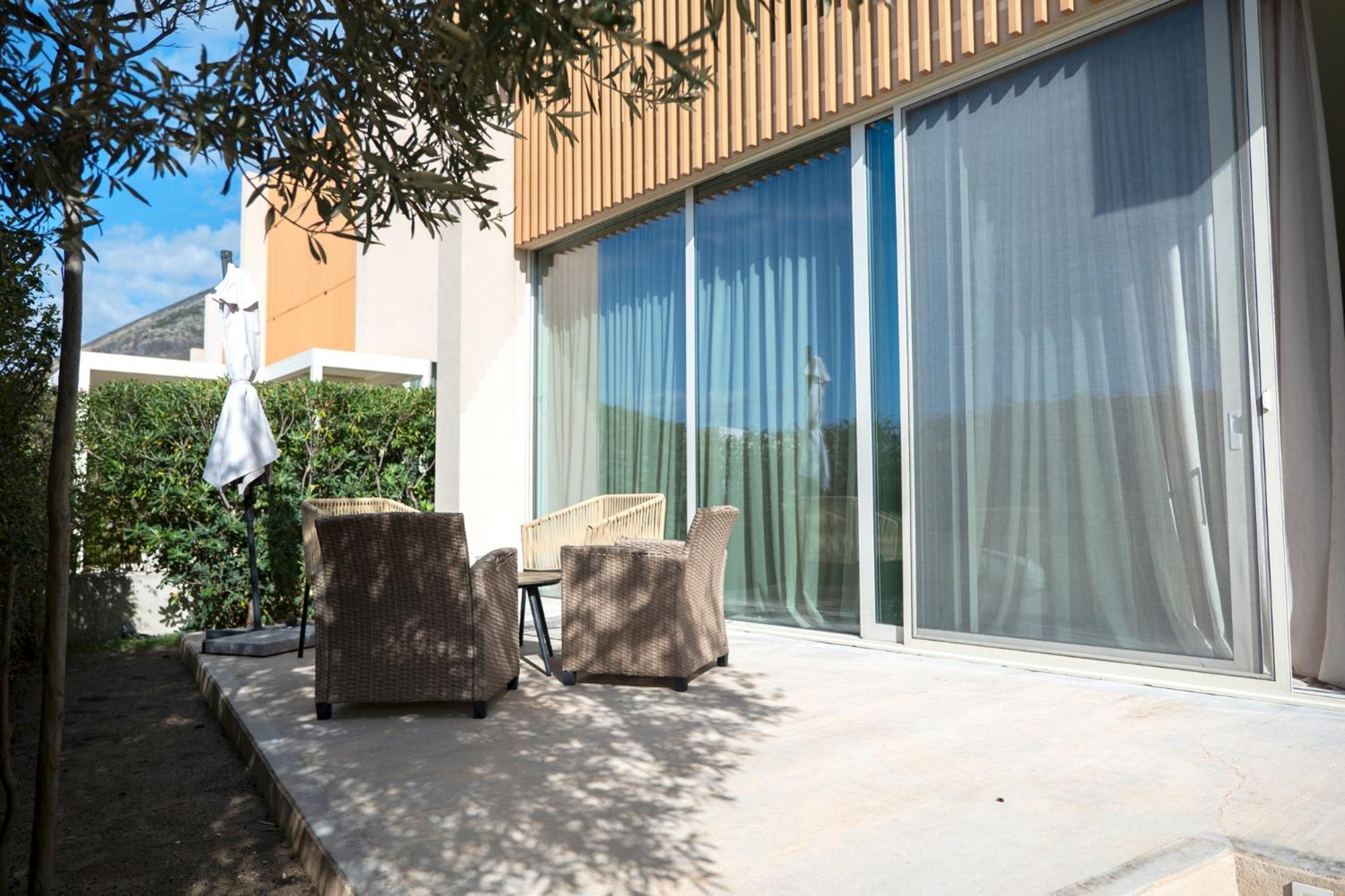 Green Coast Hotel Paljasa Екстериор снимка