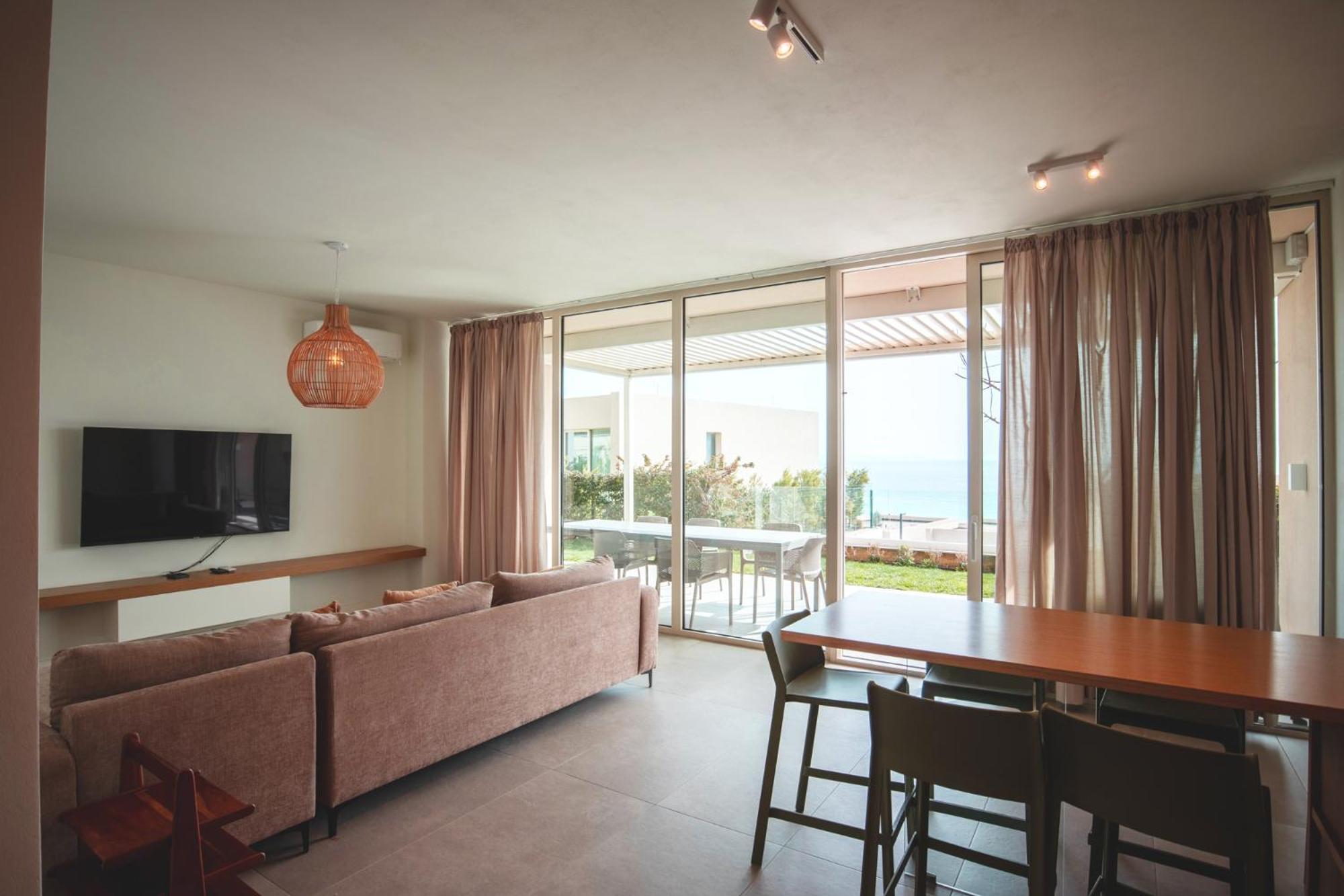 Green Coast Hotel Paljasa Екстериор снимка